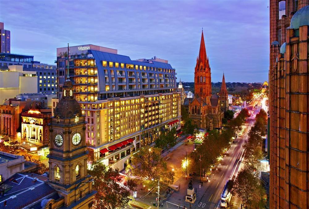 The Westin Melbourne Hotell Eksteriør bilde The hotel at dusk