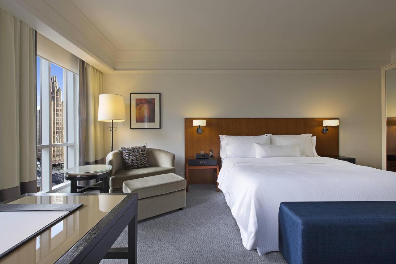 The Westin Melbourne Hotell Eksteriør bilde A guest room at the Westin Palace Madrid