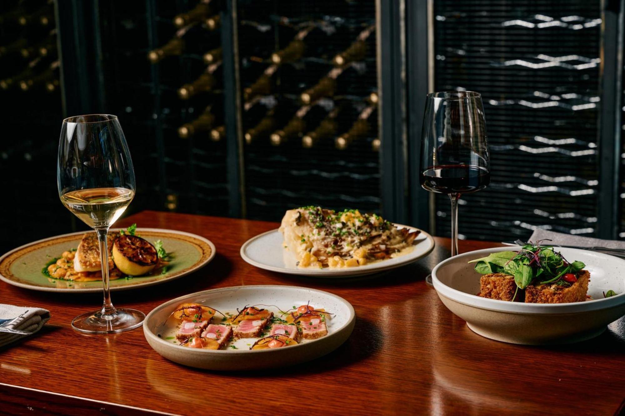 The Westin Melbourne Hotell Eksteriør bilde A selection of dishes at the restaurant