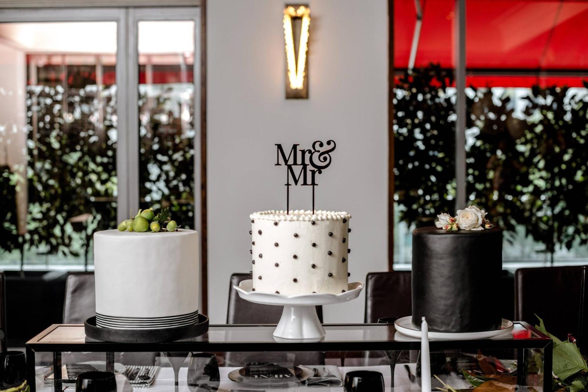 The Westin Melbourne Hotell Eksteriør bilde A cake topper
