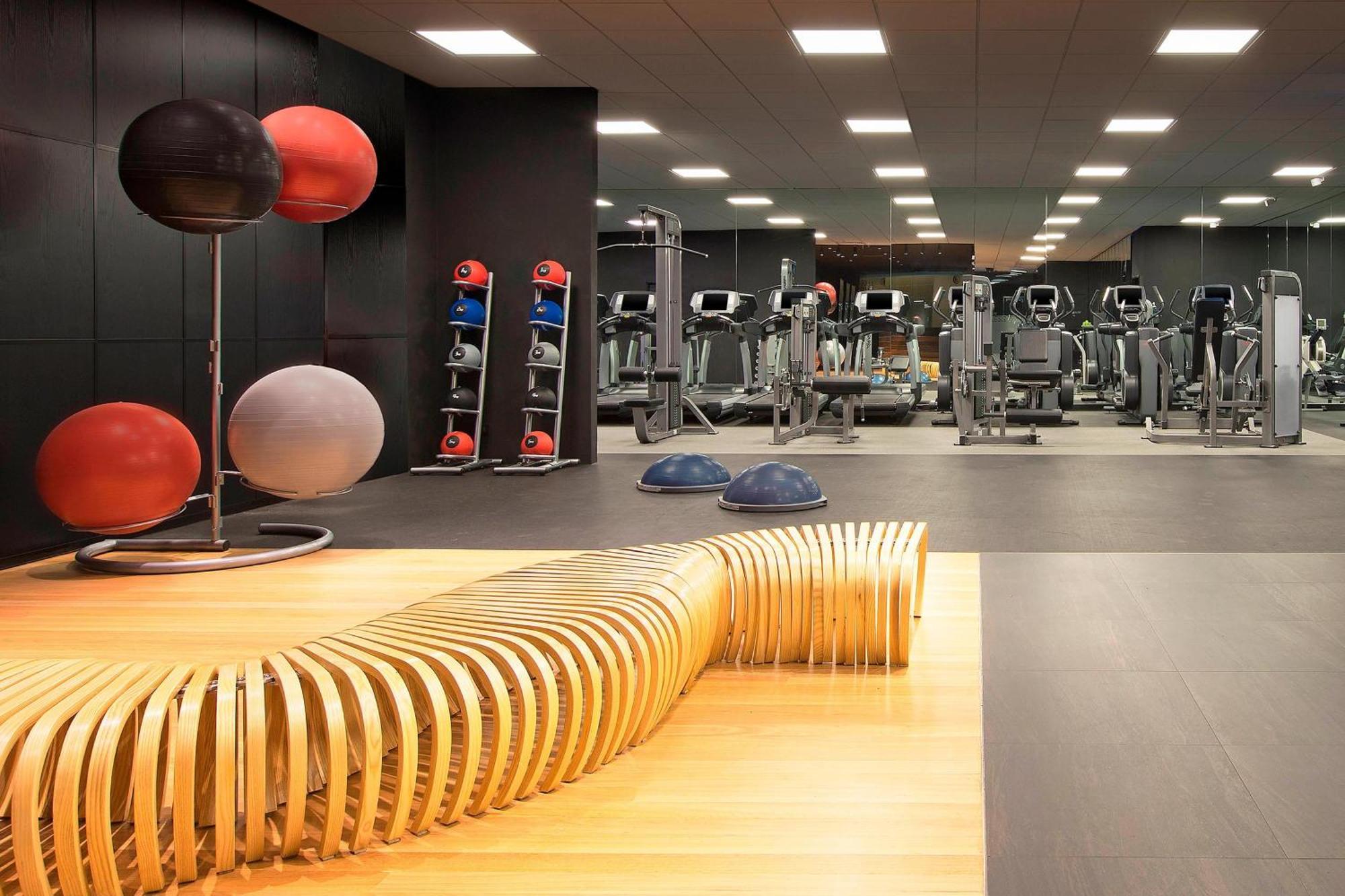 The Westin Melbourne Hotell Eksteriør bilde The gym at The Dorchester